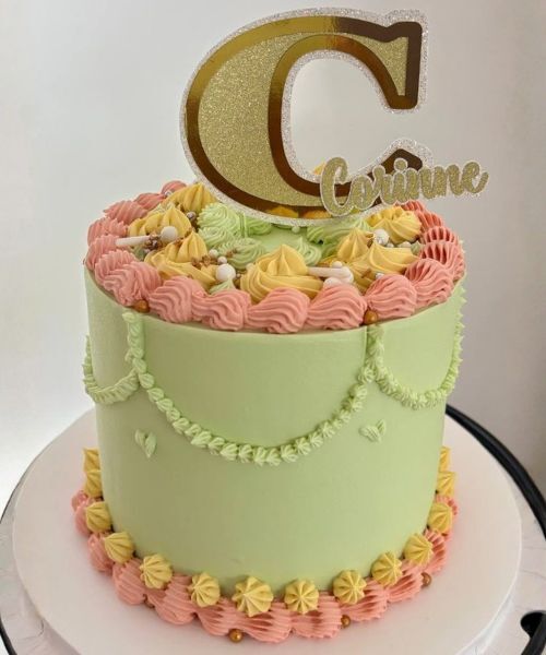Gâteau de notre élève Jaky : croustillant praliné, ganache spéculoos, compotée exotique, couverture mascarpone sans crème