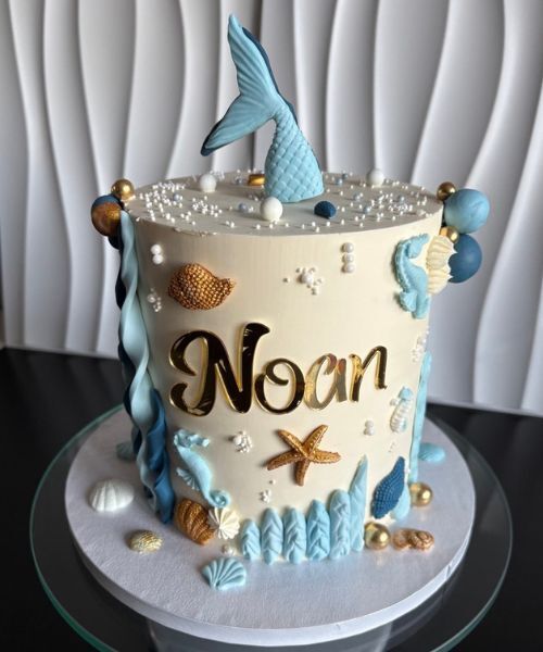 Le gâteau de l'une de nos élèves, réalisé avec la « Couverture à base de mascarpone sans crème » et des détails en pâte à sucre, a été créé grâce aux cours de notre école